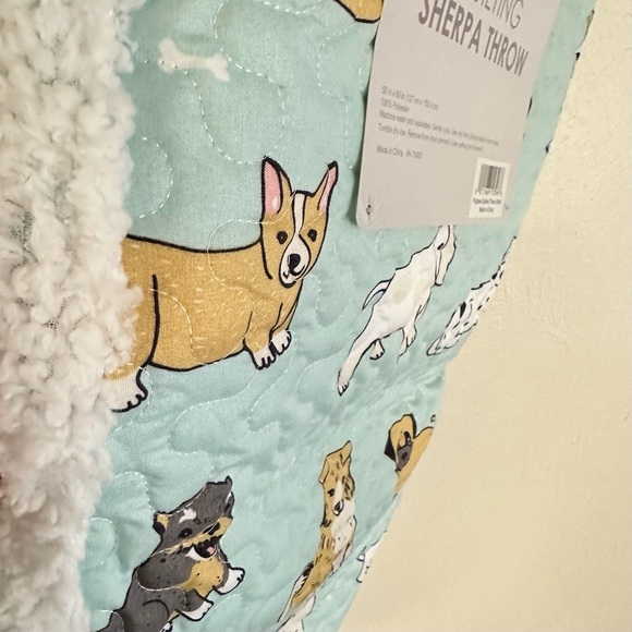 50” x 60” Quilted Sherpa Throw Blanket With Puppy Dog Design - Picture 6 of 6
